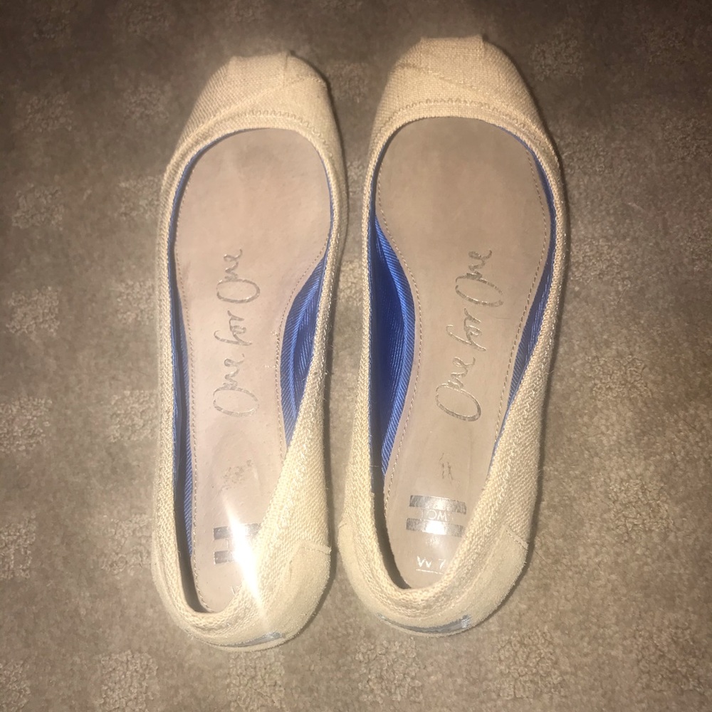 Size 7 khaki ballet flats.